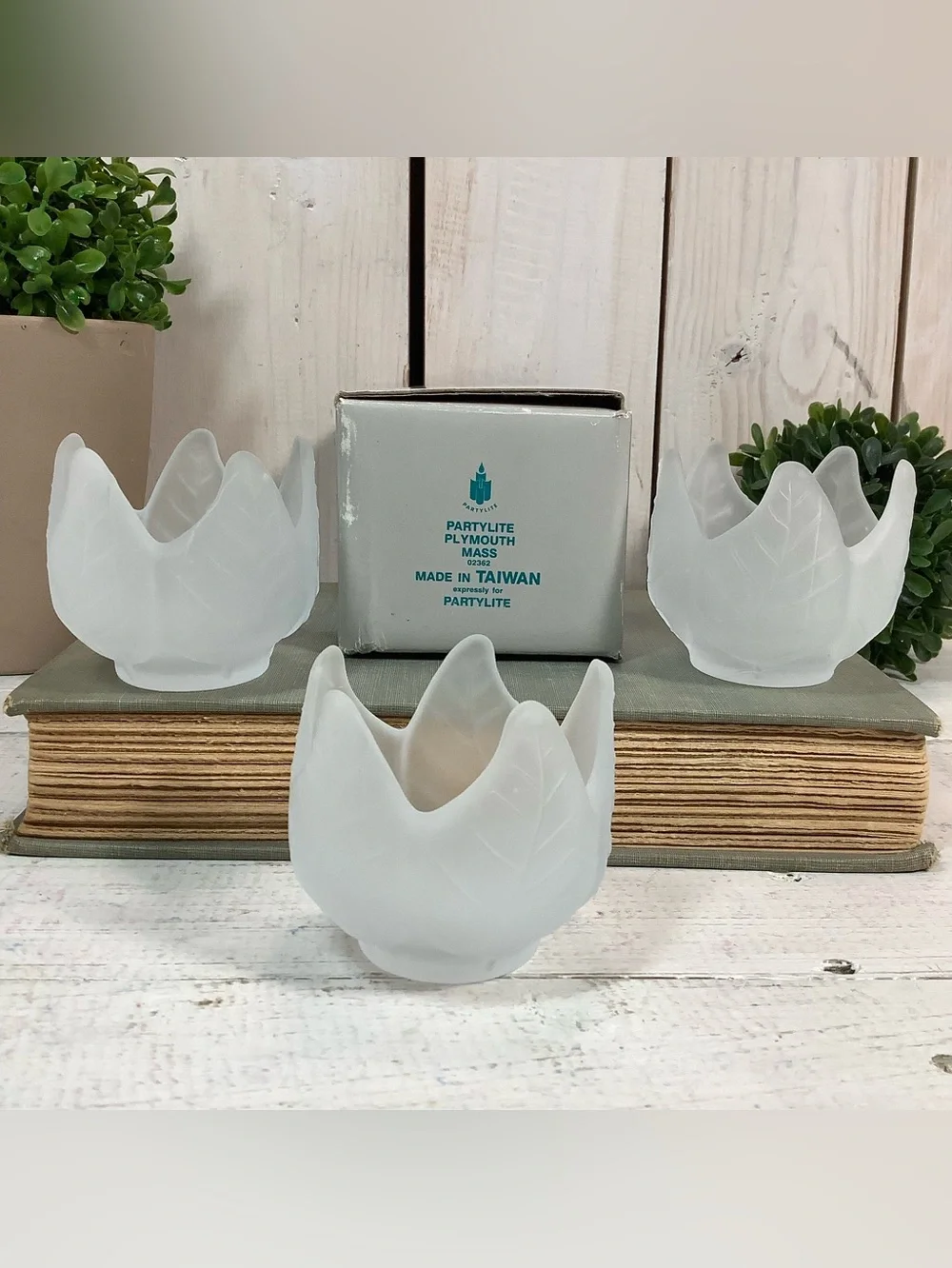 PartyLite Frosted Lotus Tulip Tea Light Candle Holders - Picture 11 of 11